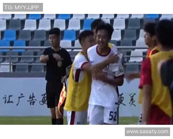 大男孩足球之路:从青涩少年到足坛巨星的成长与坚持 大男孩足球之路:从青涩少年到足坛巨星的成长与坚持