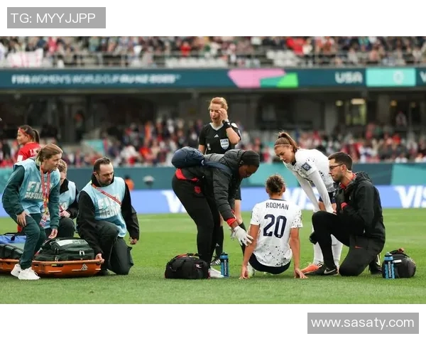 当红足球球星携手粉丝共创激情互动合拍瞬间