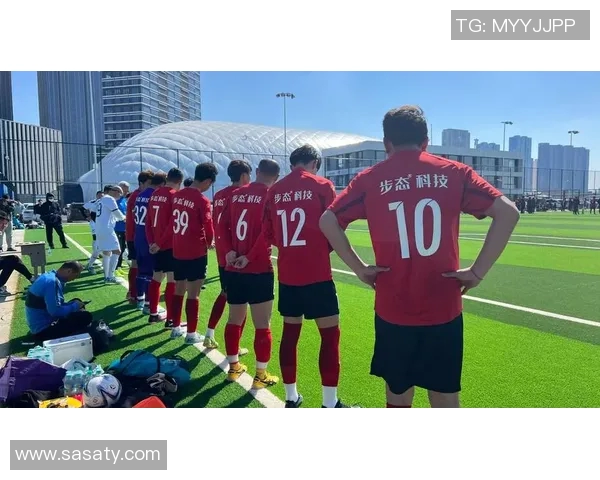 新兴足球球星崛起引领绿茵赛场未来发展新篇章 新兴足球球星崛起引领绿茵赛场未来发展新篇章