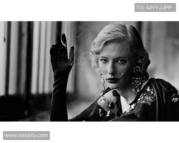 黑白画风下的足球传奇 球星与赛场的艺术碰撞