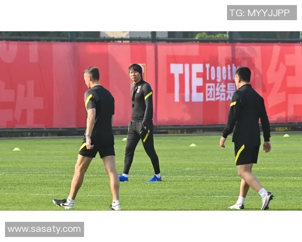 球星们常穿的足球袜类型及其选择标准解析 球星们常穿的足球袜类型及其选择标准解析