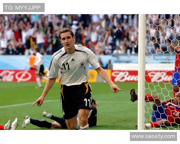 足球上的小黑点是什么球星的标志性特征你知道吗探秘背后的故事