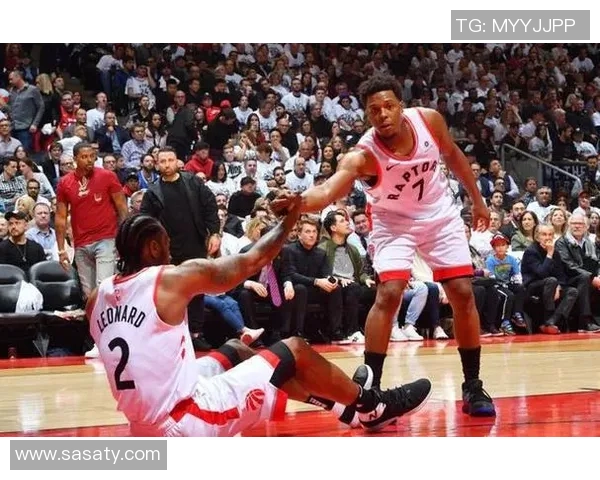 足球场上的孤胆英雄一人扛起全队荣耀与责任的传奇故事